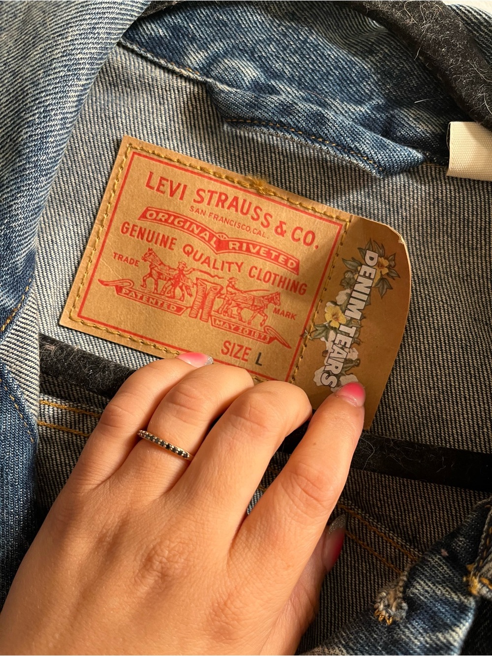 Levi's Blue Denim Jacket with White Floral Print - Picture 2 of 2